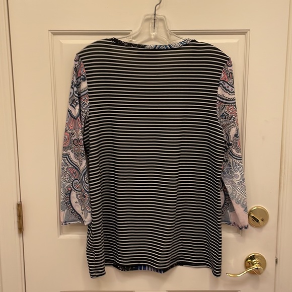 Chico’s Zenergy print tee size 1 (Misses 8) - Picture 2 of 5